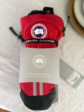 Canada Goose Snow Mantra Mitts in Red and Black